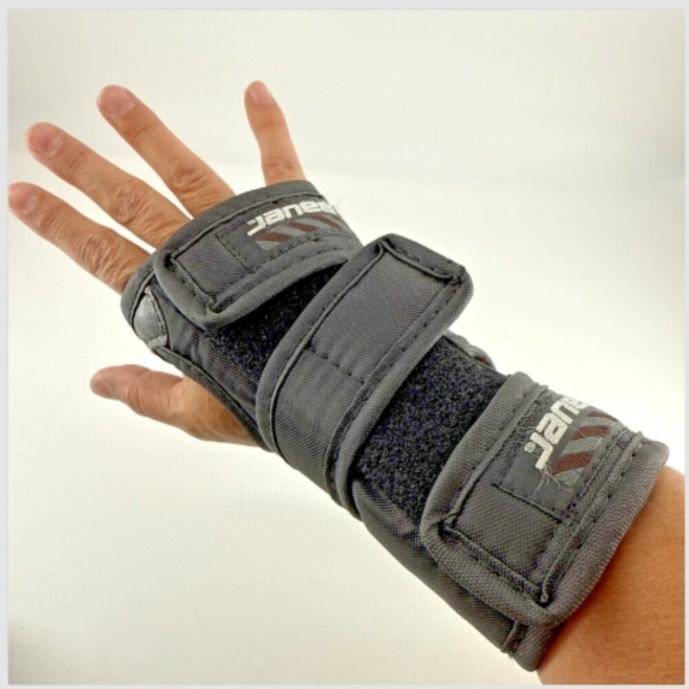 Bauer Protective Wrist Guards Rollerblading Biking Ball Hockey Skateboarding VTG